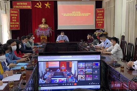 Tập huấn sử dụng "Sổ tay điện tử đảng viên" tại Sở Thông tin và Truyền thông tỉnh Yên Bái.