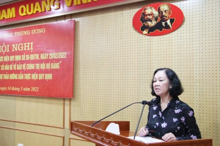 Đồng chí Trương Thị Mai phát biểu tại Hội nghị. (Ảnh: Tạp chí Xây dựng Đảng)