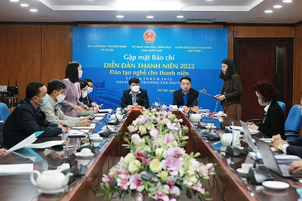 Toàn cảnh buổi họp báo.