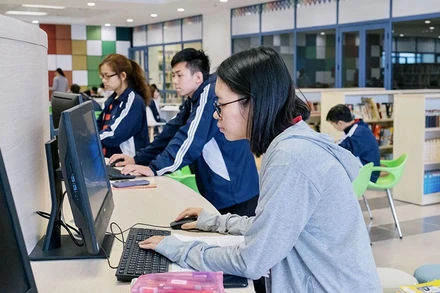 Người sử dụng internet cần trang bị kiến thức về công nghệ, kỹ năng bảo đảm an toàn thông tin. (Ảnh PHƯƠNG THẢO)