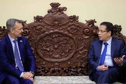 Đại sứ Việt Nam tại LB Nga gặp làm việc với đại diện Thượng viện LB Nga.