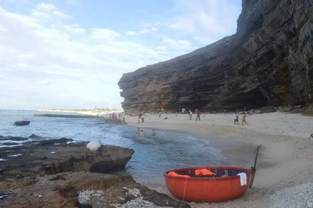 Du lịch biển, đảo là dòng sản phẩm du lịch chủ đạo của tỉnh Quảng Ngãi từ nay đến năm 2030. 