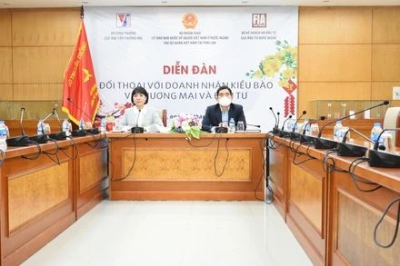 Diễn đàn đối thoại với doanh nhân kiều bào về đầu tư và thương mại.