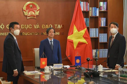 Bộ trưởng Nguyễn Kim Sơn và lãnh đạo Bộ Giáo dục và Đào tạo tại lễ tiếp nhận vai trò Chủ tịch Kênh Giáo dục ASEAN nhiệm kỳ 2022-2023.