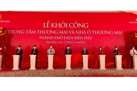 Lãnh đạo tỉnh Điện Biên cùng Tập đoàn Vingroup ấn nút khởi công xây dựng dự án.