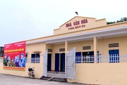 Nhà văn hóa thôn Bích Du là “Nhà văn hóa khu dân cư kiểu mẫu” đầu tiên của tỉnh, được đầu tư trang thiết bị lên tới 670 triệu đồng.