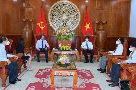 Bí thư Tỉnh ủy Cà Mau tiếp và làm việc với Tổng Lãnh sự Singapore tại TP Hồ Chí Minh.