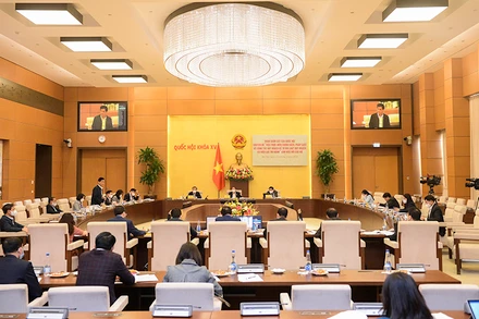 Đoàn giám sát của Quốc hội làm việc với Bộ Tài nguyên và Môi trường. Ảnh: quochoi.vn