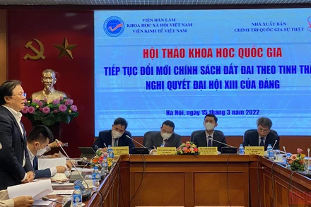 Quang cảnh Hội thảo khoa học quốc gia "Tiếp tục đổi mới chính sách đất đai theo tinh thần Nghị quyết Đại hội XIII của Đảng".