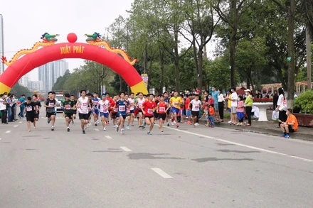 Các vận động viên tham gia giải chạy.