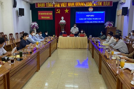 Quang cảnh buổi họp báo.