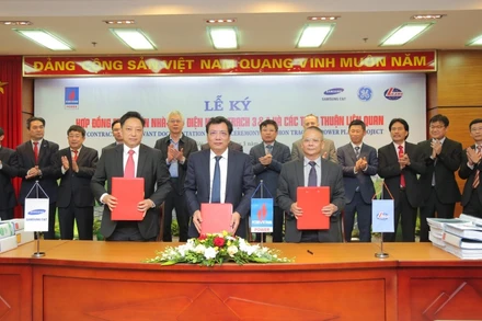 Quang cảnh lễ ký.