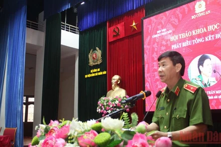 Đồng chí Thiếu tướng, GS, TS Trần Minh Hưởng, Giám đốc Học viện Cảnh sát nhân dân phát biểu tại hội thảo.