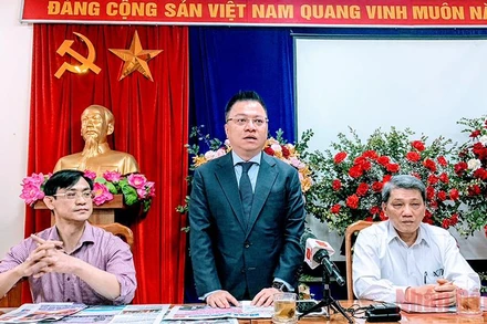 Đồng chí Lê Quốc Minh gặp mặt và trao đổi với cán bộ, phóng viên Báo Hải Phòng.