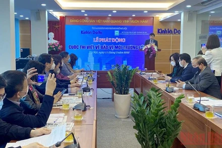 Ông Nguyễn Minh Đức, Tổng Biên tập báo Kinh tế và Đô thị phát động Cuộc thi viết về “Bảo vệ môi trường trên địa bàn thành phố Hà Nội lần thứ II”.