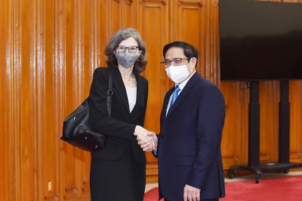 Thủ tướng Chính phủ Phạm Minh Chính tiếp bà Deborah Paul, Đại sứ Canada tại Việt Nam đến chào từ biệt. (Ảnh: Trần Hải)