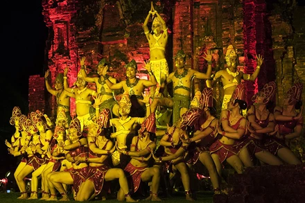 Tiết mục nghệ thuật tại “Đêm Mỹ Sơn huyền thoại”.