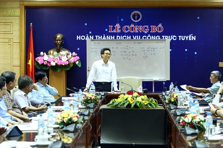 Phó Thủ tướng Vũ Đức Đam chủ trì cuộc họp sáng 30-6. (Ảnh: VGP)