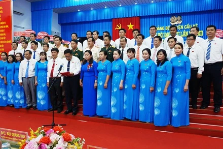 Ban Chấp hành nhiệm kỳ 2020-2025 ra mắt đại biểu.