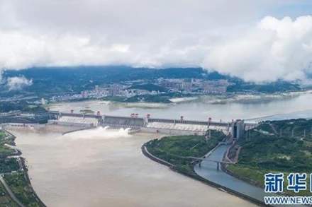Đập Tam Hiệp giảm lưu lượng nước đổ về mức 35.000 m3/s. (Ảnh: Tân Hoa xã)