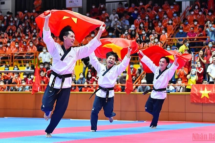 Tổ quyền biểu diễn của đội tuyển taekwondo Việt Nam xuất sắc giành 4 Huy chương Vàng trong tổng số 5 nội dung tranh tài. (Ảnh: THỦY NGUYÊN)