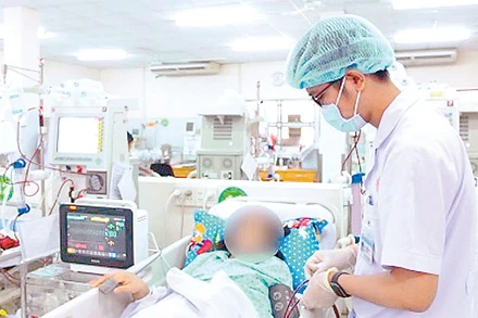 Sau khi dùng viên giảm cân không rõ nguồn gốc, một phụ nữ bị suy thận, phải lọc máu định kỳ tại Bệnh viện Bình Dân (thành phố Hồ Chí Minh).