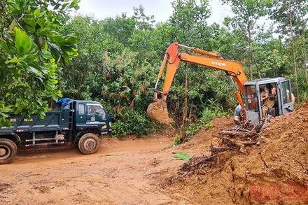 Công an xã Tam Lãnh tạm giữ phương tiện khai thác vàng trái phép.