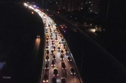 Lượng phương tiện tăng cao tại cao tốc Pháp Vân-Cầu Giẽ nút giao với quốc lộ 1A. (Ảnh: Phạm Kiên/TTXVN)