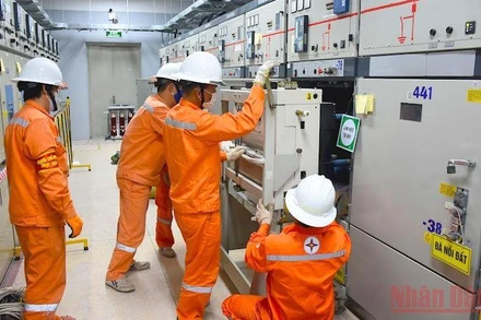 Ngành điện chuẩn bị vật tư thiết bị để ứng phó các sự cố có thể xảy ra trong mưa bão.