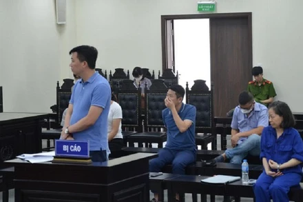 Các bị cáo tại tòa. (Nguồn: Tienphong)