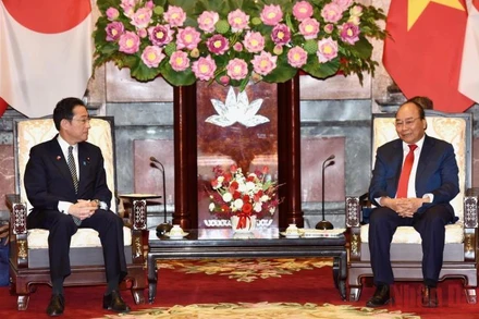 Chủ tịch nước Nguyễn Xuân Phúc và Thủ tướng Nhật Bản Kishida Fumio. (Ảnh: TRẦN HẢI)