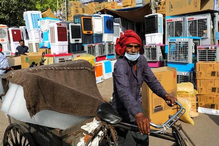 Ấn Độ đang trải qua đợt nắng nóng sớm với nền nhiệt kỷ lục. (Ảnh: Reuters)