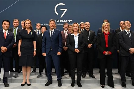 Bộ trưởng khí hậu, môi trường và năng lượng các nước G7 chụp ảnh chung tại hội nghị ở Berlin, Đức ngày 26/5/2022. (Ảnh: AFP/TTXVN)
