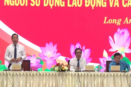 Lãnh đạo Tỉnh ủy Long An trực tiếp đối thoại với công nhân, đại diện người sử dụng lao động và cán bộ công đoàn năm 2022. 
