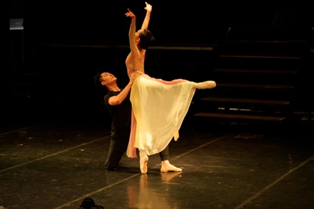 Các nghệ sĩ đang tích cực luyện tập để chuẩn bị cho buổi công diễn “Hàm Lệ Minh Châu”. (Ảnh: Nhà hát Nhạc vũ kịch Việt Nam)