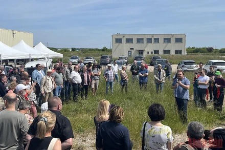 Tổng Biên tập báo Nhân đạo Fabien Gay giới thiệu về Hội báo Nhân đạo 2022, sẽ diễn ra tại thành phố Plessis-Pâté ở phía nam Paris. Ảnh: Lê Khải Hoàn