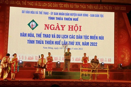 Một tiết mục biểu diễn nghệ thuật tại đêm khai mạc.