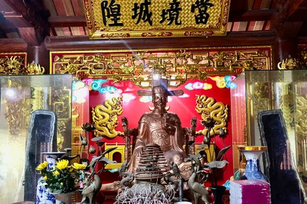 Tượng thờ Thái sư Lưu Cơ tại đình Đại Từ, xã Đại Đồng, Văn Lâm, Hưng Yên. (Ảnh: Ban tổ chức hội thảo cung cấp)