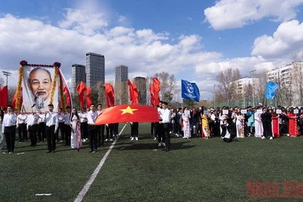 Lễ khai mạc được tổ chức công phu. (Ảnh: THANH THỂ)