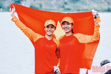 Lường Thị Thảo và Đinh Thị Hảo giành Huy chương Vàng trong nội dung thuyền đôi nữ hạng nhẹ 2 mái chèo.