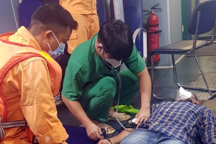 Bệnh nhân được cấp cứu đưa về bờ kịp thời 