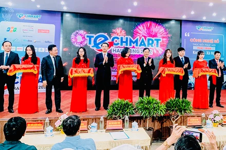Quang cảnh khai mạc Chợ công nghệ và thiết bị Hải Phòng năm 2022.