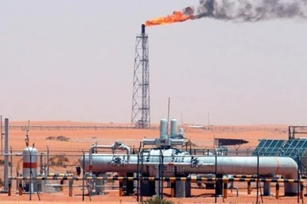 Một cơ sở khai thác dầu thô của Các tiểu vương quốc Arab thống nhất. (Ảnh: EPA/TTXVN)