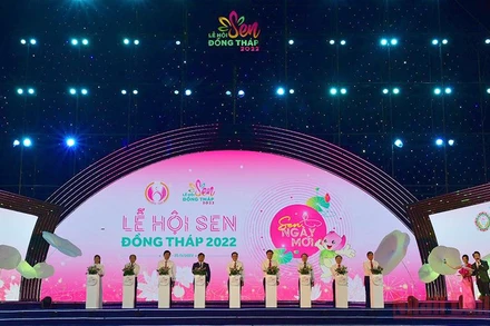 Nghi thức khai mạc Lễ hội Sen Đồng Tháp. 