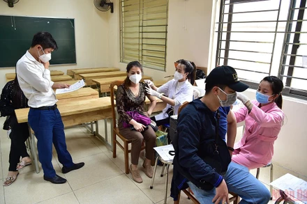 Tiêm ngừa Covid-19. (Ảnh: THÀNH ĐẠT)