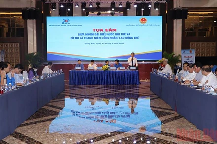 Quang cảnh buổi tọa đàm.