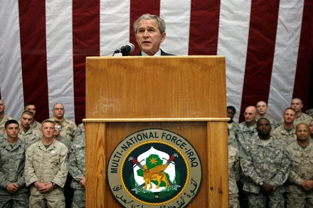 Ông Bush phát biểu ý kiến trước binh sĩ Mỹ tại Baghdad, Iraq, ngày 14/12/2008. (Ảnh: Reuters)