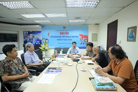 Họp Ban Tổ chức và Hội đồng Giám khảo giải Dế Mèn. (Ảnh: Ban Tổ chức cung cấp)