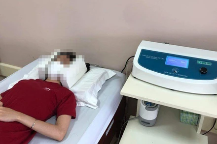 Điều trị mất ngủ bằng từ trường.