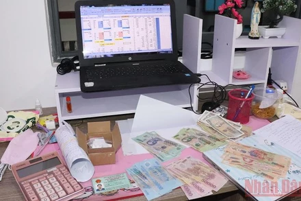 Tang vật thu giữ tại nhà đối tượng Phạm Thị Thảo Anh.